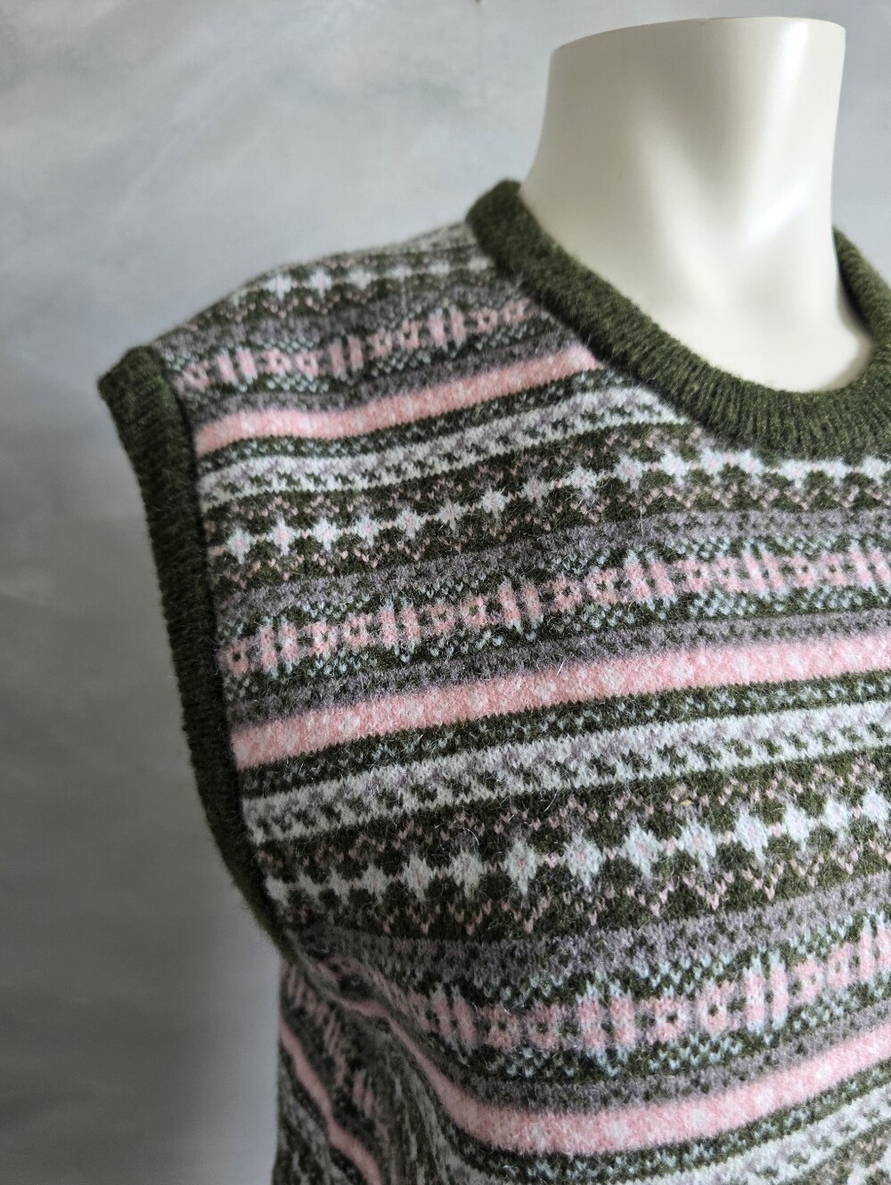 Rita Ora Fair Isle Green Pink Sweater Vest Primark Sz XL - Picture 8 of 12